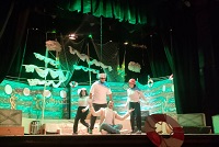 بإقبال كبير.. انطلاق العرض المسرحي 