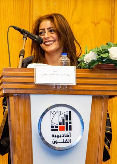 مصممة الديكور والأزياء نهاد السيد..  تفوز بـ«السينوغرافيا المسرحية» فى جوائز الدولة التشجيعية