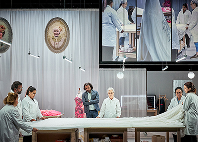 جولة فى شارع المسرح الفرنسى