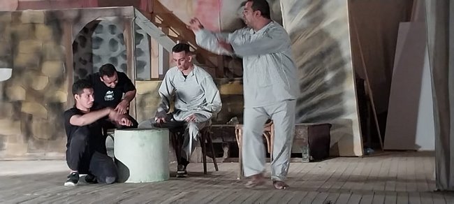 فرقة الغنايم المسرحية تقدم "طواحين الهوا" على مسرح قصر الثقافة 