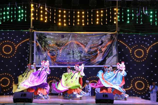 في مهرجان أسوان.. فرق الفنون الشعبية تتألق في حفل السوق السياحي بحضور جماهيري كبير 