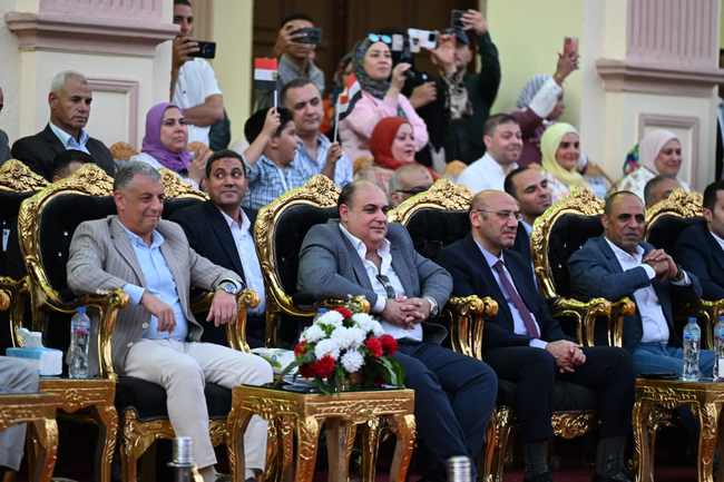 بديفيله كرنفالي مبهج..  انطلاق مهرجان الإسماعيلية الدولي للفنون الشعبية في دورته الخامسة والعشرين