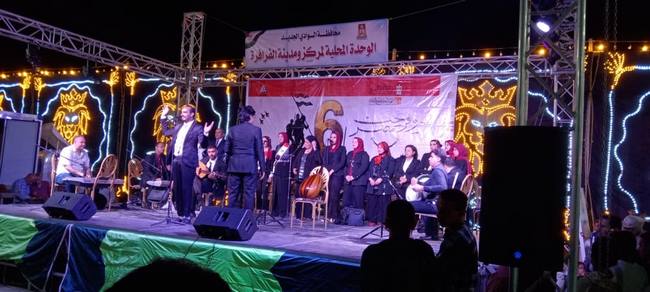 بإقبال كبير.. مسرح الثقافة المتنقل يصل الفرافرة بالوادي الجديد احتفالا بذكرى النصر 