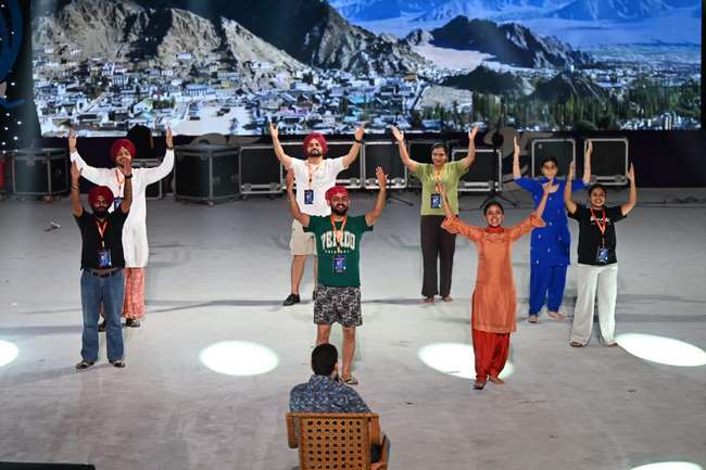 المسرح الروماني يشهد البروفة الختامية لافتتاح الدورة الـ25 من مهرجان الإسماعيلية الدولي للفنون الشعب