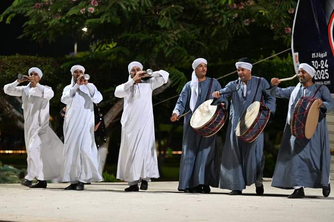 فرق الفنون الشعبية تواصل تألقها في مهرجان الإسماعيلية الدولي الـ25