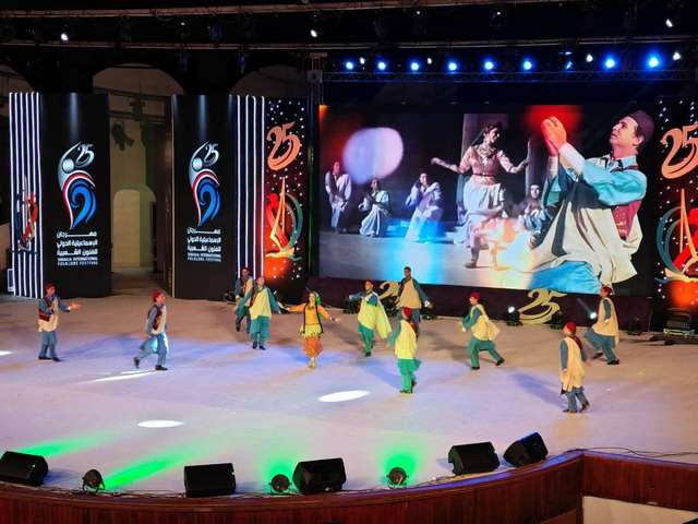 أجواء احتفالية تجمع بين أصالة التراث المصري وإبداعات فرق سريلانكا والأردن، وتونس ورومانيا  وفرقة رضا