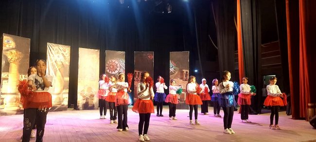 فرقة أطفال قنا للفنون الشعبية تتألق في احتفالات عيد الطفولة